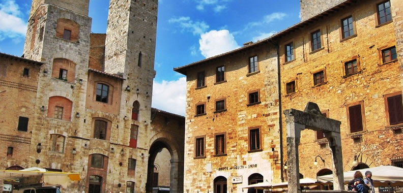 Discover San Gimignano in Italy - Rolling Hills Francesco Conforti